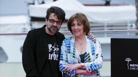 GRA089 MALAGA 29 04 2016 - El director Pedro Barbero y la actriz Carmen Maura posan en el puerto malagueno tras presentar su largo El futuro ya no es lo que era a la seccion oficial a concurso en la 19 Edicion del Festival de Cine Espanol de Malaga EFE Jorge Zapata