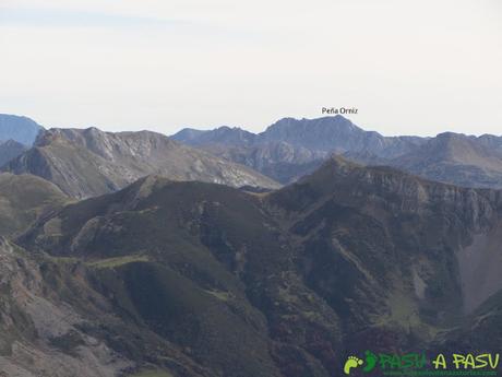 Pico MOCOSO (1.989 m.) y LAGUNAS DEL PÁRAMO desde LA PERAL (Somiedo) Vista de Peña Orníz desde el Pico Mocoso