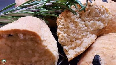 Pan rápido de aceitunas y romero