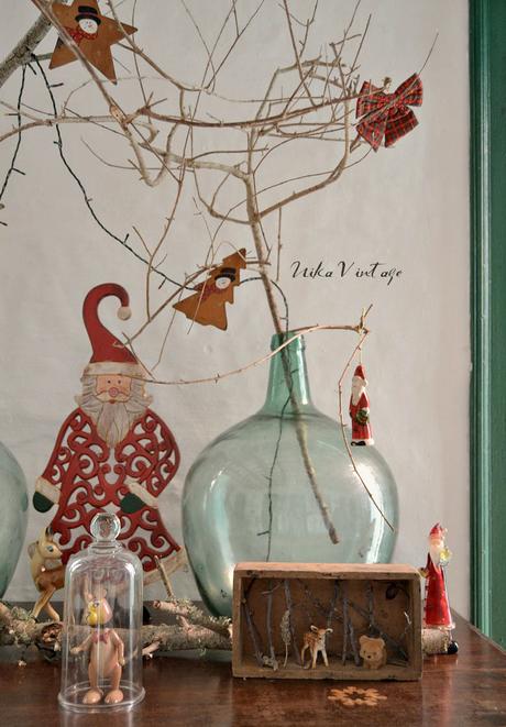 DECORACIÓN DE NAVIDAD CON DAMAJUANAS Y RAMAS DECORACIÓN DE NAVIDAD CON DAMAJUANAS Y RAMAS