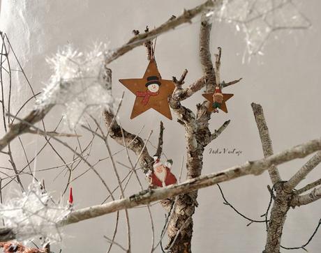 DECORACIÓN DE NAVIDAD CON DAMAJUANAS Y RAMAS DECORACIÓN DE NAVIDAD CON DAMAJUANAS Y RAMAS