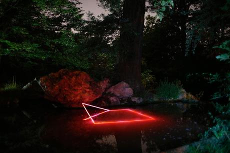 “La línea roja”, de Nicolas Rivals: instalaciones irreales para conectar al hombre con la naturaleza