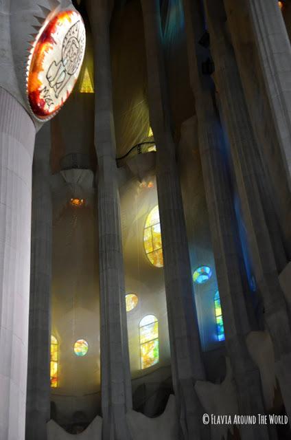 colimna interior sagrada familia