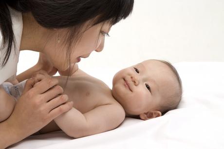 La voz materna y su poder para moldear el cerebro del bebé