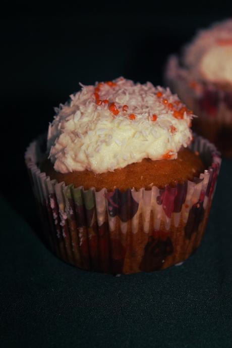 CUPCAKES DE CALABAZA CON FROSTING DE COCO