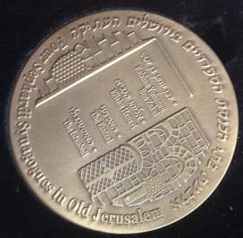 Un Hermano recibe la medalla de la comunidad sefardí
