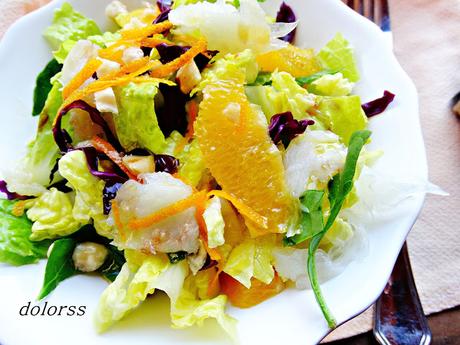 Ensalada con bacalao, naranja y vinagreta de avellanas