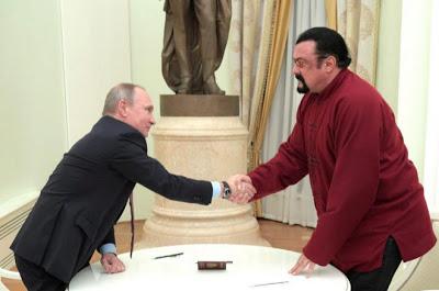 Steven Seagal ya tiene pasaporte ruso Steven Seagal ya tiene pasaporte ruso