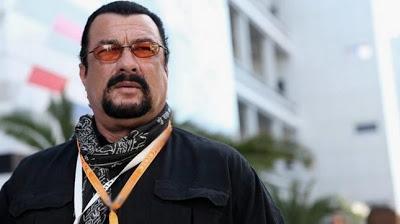 Steven Seagal ya tiene pasaporte ruso Steven Seagal ya tiene pasaporte ruso