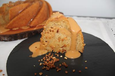 Bundt cake de plátano con cheesecake de dulce de leche