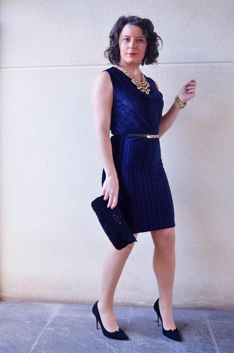 look_streetstyle_vestidodeterciopeloazul_mivestidoazul_influencer_castellon_blogdemoda_lookelegante_lookparacenasdenavidad-13