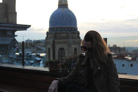 biker y flared jeans con flecos biker y flared jeans con flecos