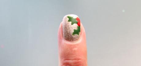 6 DISEÑOS DE UÑAS DE NAVIDAD PASO A PASO | sin herramientas de nail art uñas decoradas hoja de acebo navidad paso a paso nail art