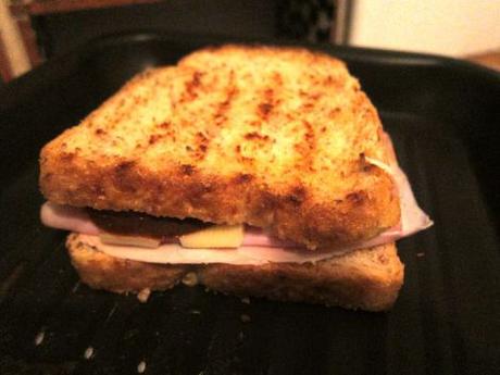 sandwich-jamon-cocido-emmental-kumato-06