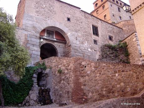 El Alcázar de rostro duro de Toledo