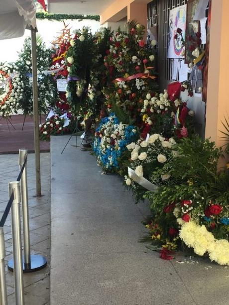 Ofrendas florales para Fidel en la Embajada de Cuba en Caracas. Foto: @Cubadebate