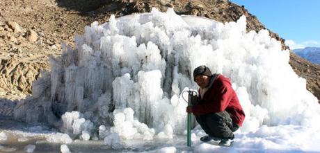 EL HOMBRE QUE HACE GLACIARES ARTIFICIALES PARA SALVAR EL HIMALAYA