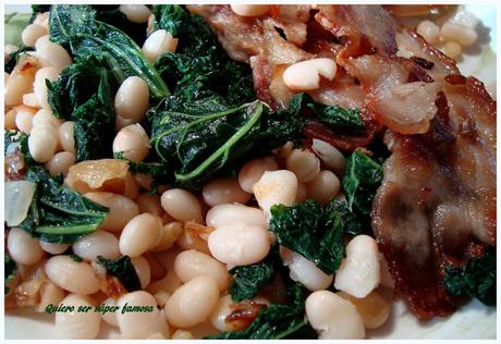 Kale con cebolla y piñones