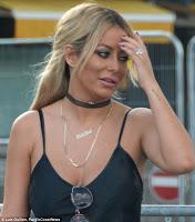 Aubrey O’Day muestra un enorme pedrusco mientras explora París con Pauly D