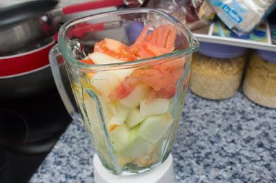 Flores de gazpacho de melón y lomo