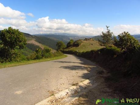 Ruta al Pico SANTA ANA (801 m.) desde CORIAS Cruce con la carretera del cementerio de El Puelo