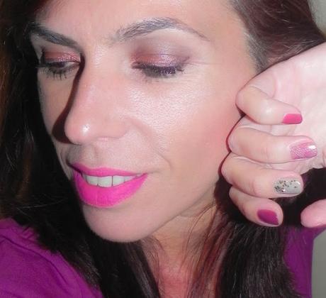 Bola de fuego: Maquillaje, manicura y propuesta de moda