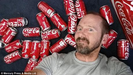¿Qué es lo que ocurre si abusas de la Coca-Cola? Este hombre bebió 10 latas al día durante un mes. ¡Este es el resultado!