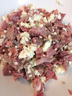 ROLLITO DE FILO RELLENO DE PATO, GORGONZOLA Y SALSA DE PERAS ROLLITO DE FILO RELLENO DE PATO, GORGONZOLA Y SALSA DE PERAS