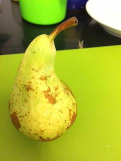 ROLLITO DE FILO RELLENO DE PATO, GORGONZOLA Y SALSA DE PERAS ROLLITO DE FILO RELLENO DE PATO, GORGONZOLA Y SALSA DE PERAS