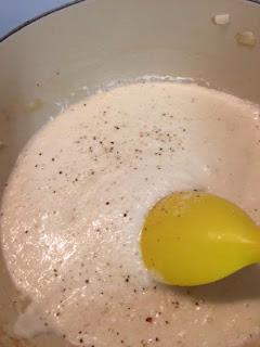 ROLLITO DE FILO RELLENO DE PATO, GORGONZOLA Y SALSA DE PERAS ROLLITO DE FILO RELLENO DE PATO, GORGONZOLA Y SALSA DE PERAS