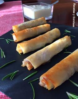 ROLLITO DE FILO RELLENO DE PATO, GORGONZOLA Y SALSA DE PERAS ROLLITO DE FILO RELLENO DE PATO, GORGONZOLA Y SALSA DE PERAS