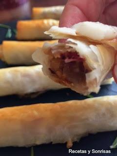 ROLLITO DE FILO RELLENO DE PATO, GORGONZOLA Y SALSA DE PERAS ROLLITO DE FILO RELLENO DE PATO, GORGONZOLA Y SALSA DE PERAS