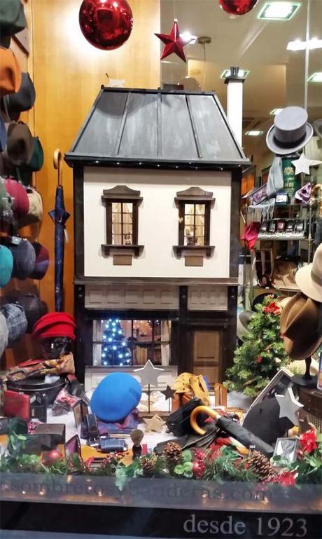 Llega una Navidad…repleta de Sombreros Escaparate de Sombrerería Albiñana