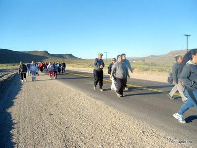 8 de Diciembre Caminata a la Gruta de la Virgen del Camino en Piedra del Aguila