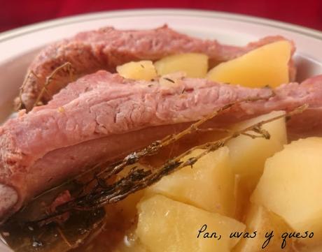 Patatas guisadas con costillas (tradicional o Crock-Pot)