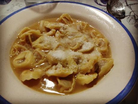 TORTELLINI CON BRODO TORTELLINI CON BRODO