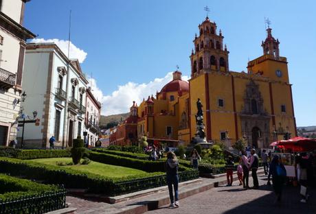 plaza-iglesia-guanajuato