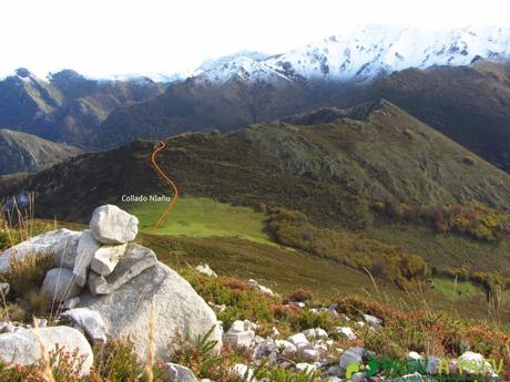 Ruta al TORRE y NIAÑU desde LA MATOSA Bajando al Collado Niañu