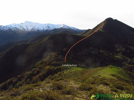 Ruta al TORRE y NIAÑU desde LA MATOSA Bajando al Collado la Perra