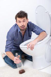 Dolor en medio del estómago después beber alcohol o cafeína Dolor en medio del estómago después beber alcohol o cafeína