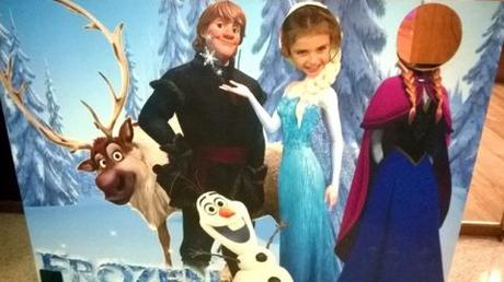 Fiesta de cumpleaños temática Frozen de Iris con sus amiguitos photocall Frozen para fiestas