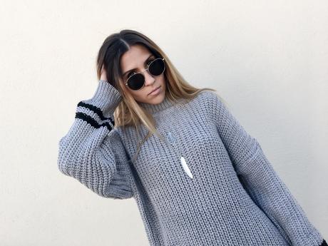 GREY SWEATER