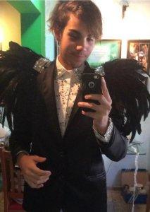 Adolescente discriminado por querer ser quien es. Adolescente discriminado por querer ser quien es.