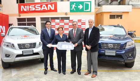 Nissan dona dos camionetas NP300 Frontier a la Cruz Roja en Ecuador