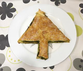 Árbol de navidad relleno de pesto y queso