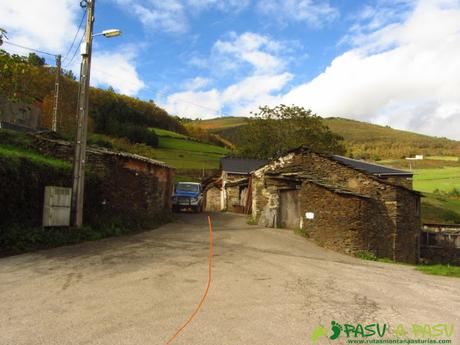 Entrada del pueblo La Montaña en Illano