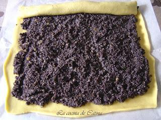 MAKOWIEC (Rollo dulce polaco con semillas de amapola) MAKOWIEC (Rollo dulce polaco con semillas de amapola)