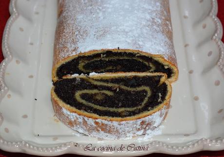 MAKOWIEC (Rollo dulce polaco con semillas de amapola) MAKOWIEC (Rollo dulce polaco con semillas de amapola)