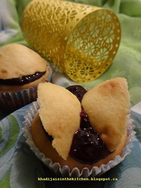 CUPCAKES À LA CONFITURE / JAM CUPCAKES / CUPCAKES CON MERMELADA / كاب كيك بالمربى CUPCAKES À LA CONFITURE / JAM CUPCAKES / CUPCAKES CON MERMELADA / كاب كيك بالمربى