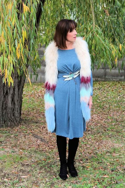 MIS LOOKS - VESTIDA DE AZUL CON PUNTO Y APARTE